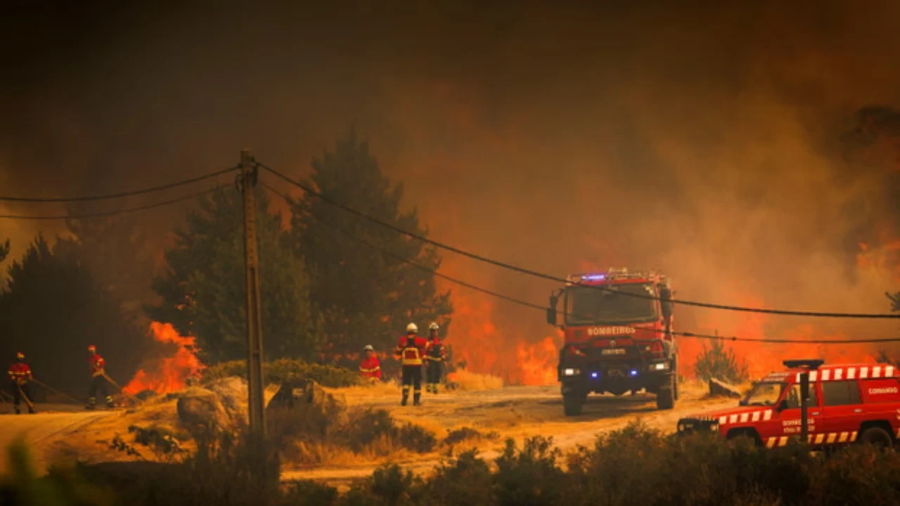 Zjarret në Shqipëri, Ambasada Amerikane del me apel drejtuar shtetasve të saj: Shmangni lëvizjet në zonat me rrezik