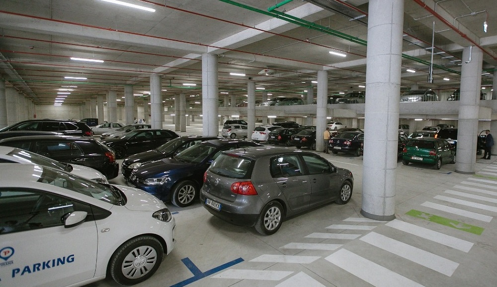 TABELA/ Pritet të rriten detyrimet e taksës së ndërtesës për pronarët e parkimeve dhe bodrumeve, Durrësi në krye të listës