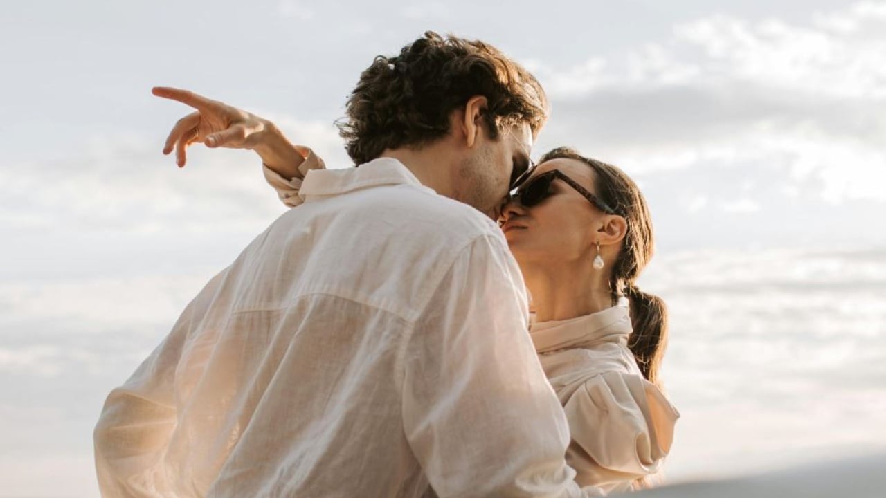 18 komplimente që burrat mezi presin t’i dëgjojnë nga gratë!