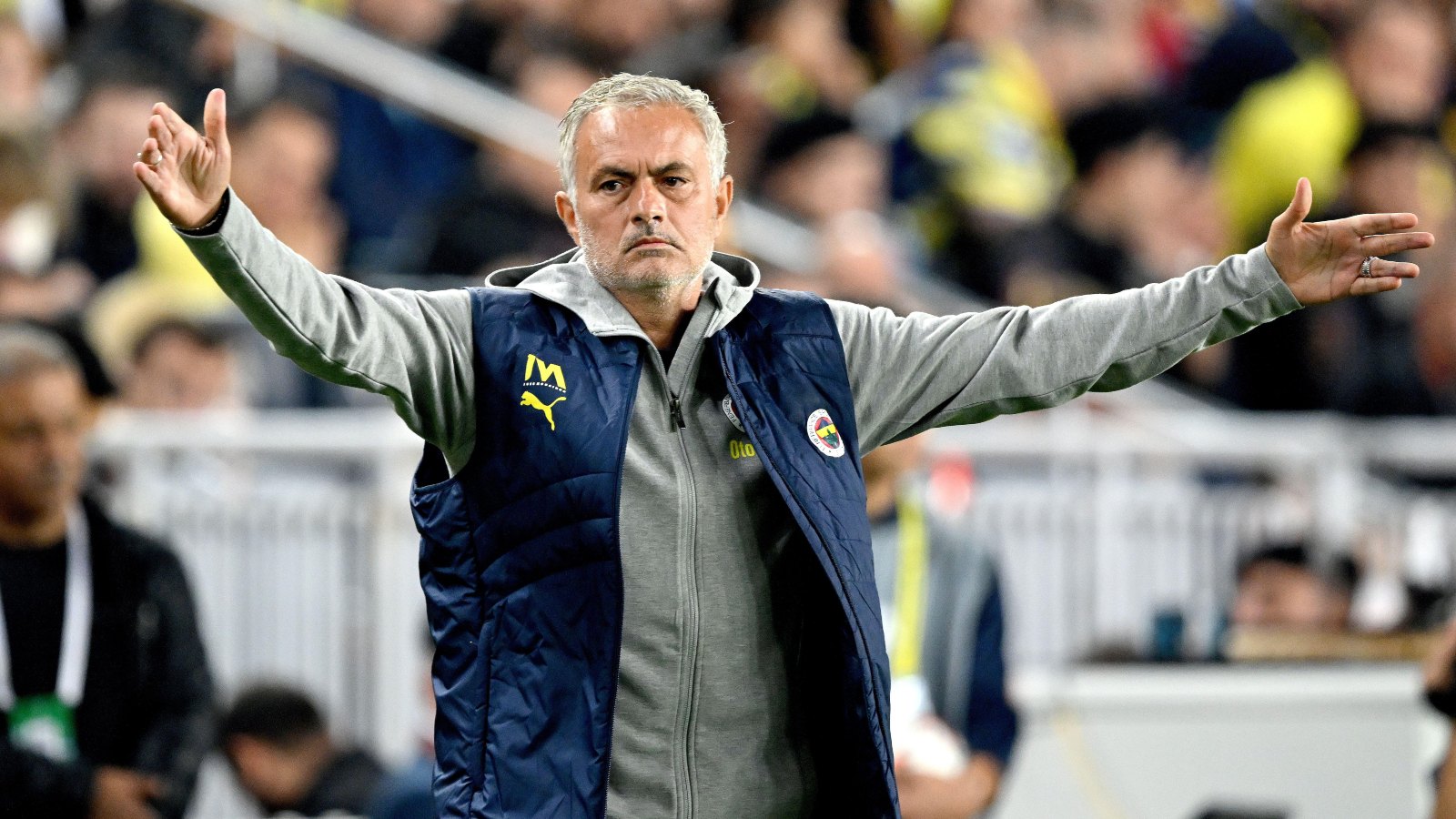 U eliminua nga Champions, Fenerbahçe shkarkon trajnerin Mourinho