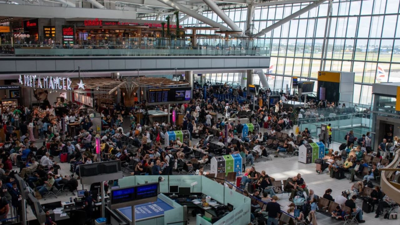 Kaos në aeroportet kryesore europiane prej sulmeve kibernetike