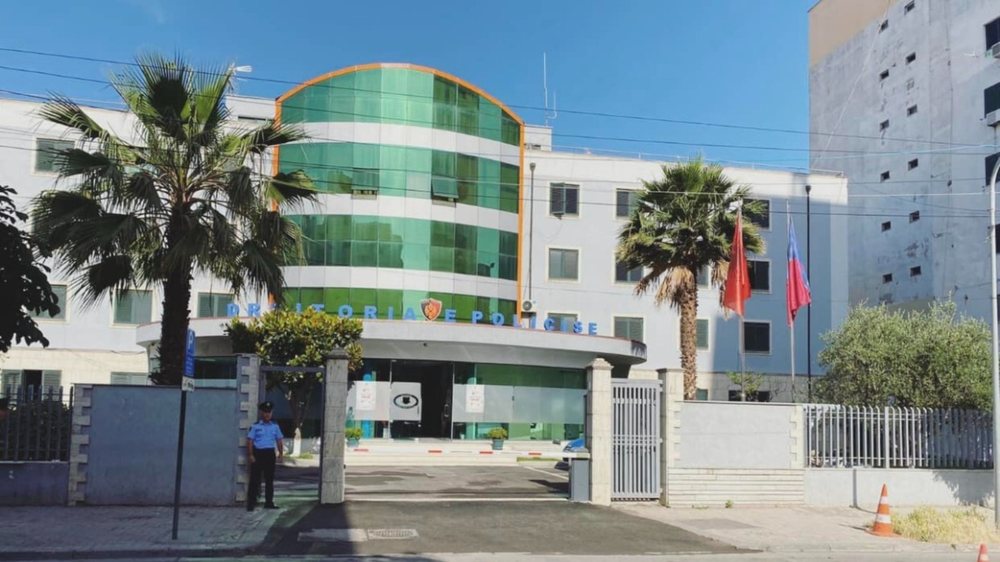 Morën në makinë 48-vjeçarin dhe e dhunuan, përfundojnë në pranga 2 të rinjtë në Durrës 