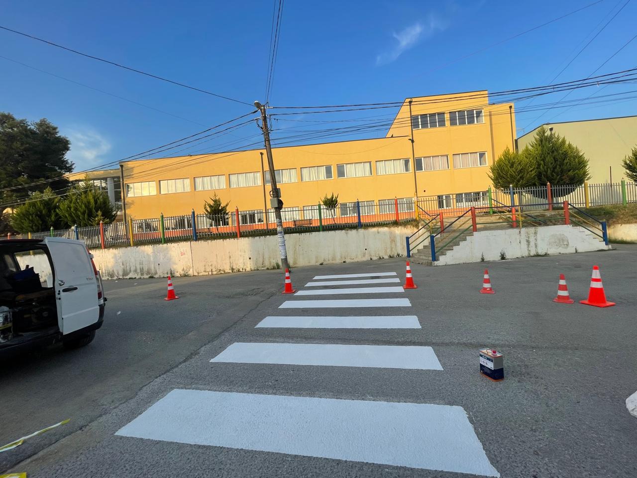 Vendosen vijat e bardha pranë shkollës 9-vjeçare &#8220;Vëllezërit Haradinaj&#8221;, në Rrashbull