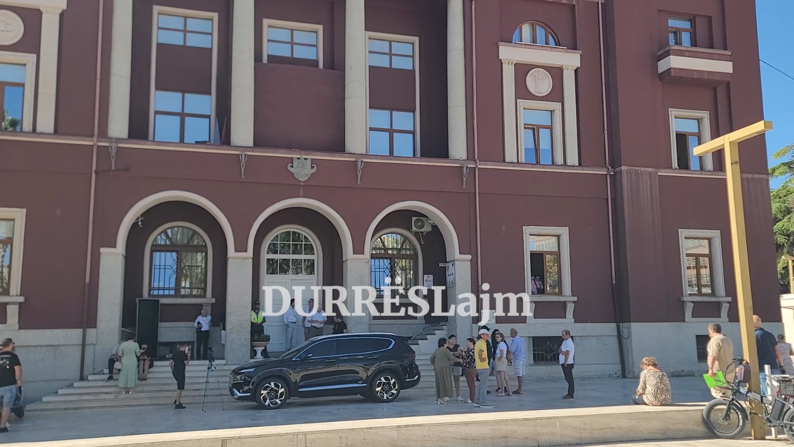 Projekti TID Durrës, një përfaqësi e banorëve takohen me kryebashkiaken Sako: Do kërkojmë në gjykatë pezullimin e projektit (VIDEO)