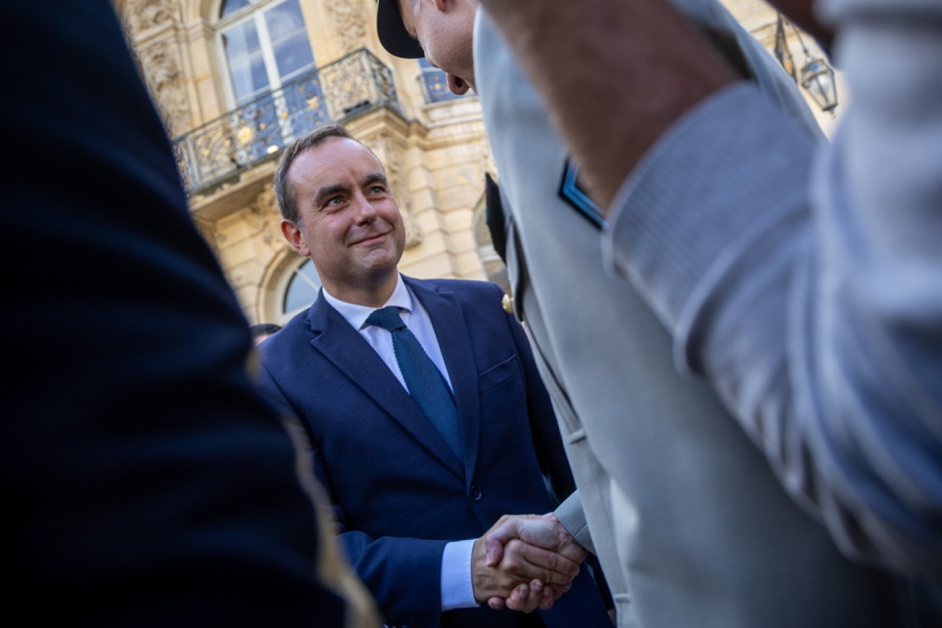 Kryeministri i ri i Francës përjashton rikthimin e taksës mbi pasurinë dhe pezullimin e reformës së pensioneve