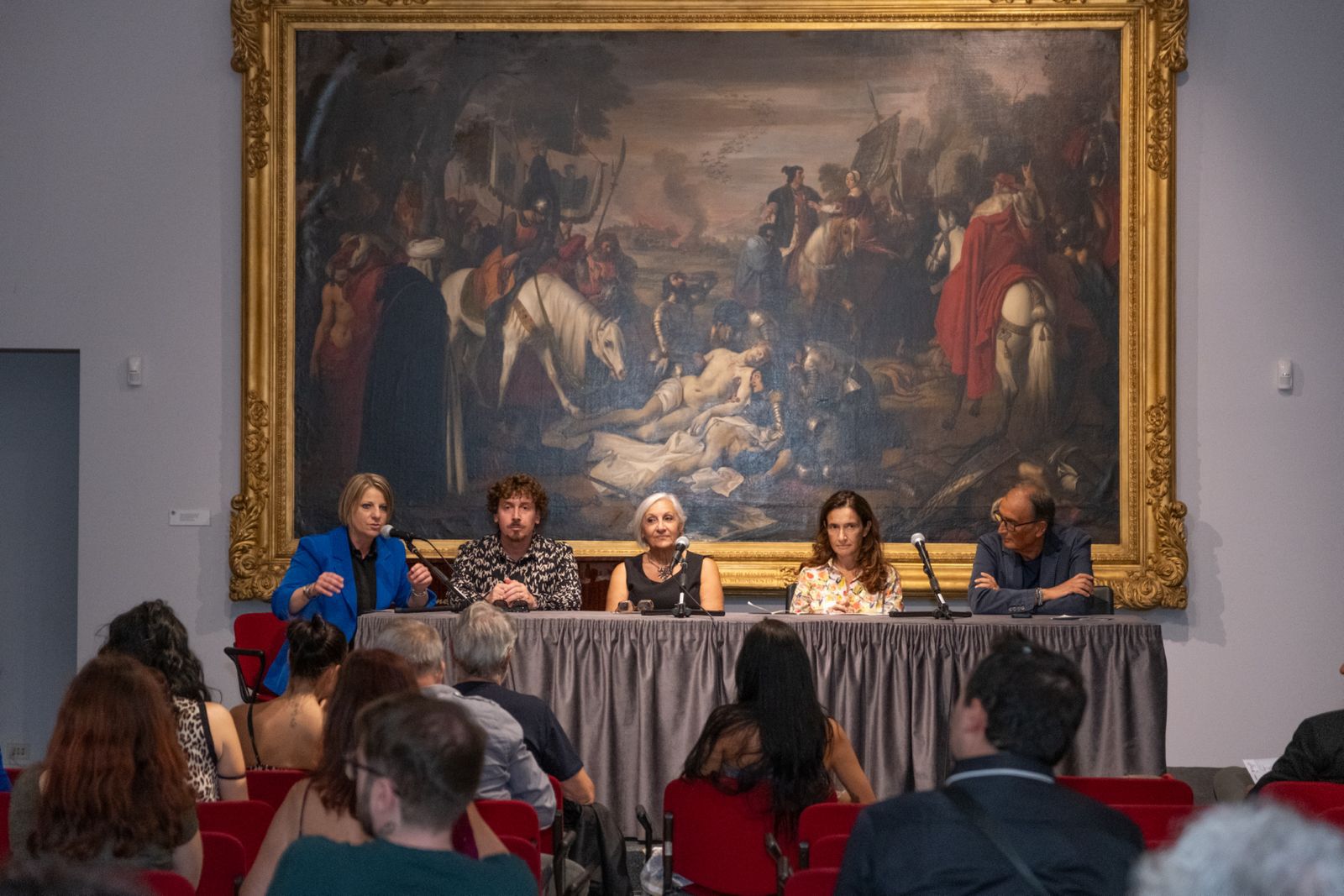 Artisti Oltsen Gripshi hap ekspozitën &#8220;Kujtesa e lëkurës&#8221; në Itali