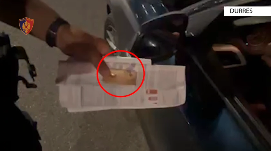 Durrës/ Tentoi të korruptonte efektivët e Rrugores me 50 euro, 36-vjeçari e pëson keq! (VIDEO)