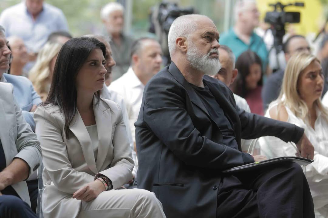 Shfaqet në krah të Ramës, Sako: Ndërtojmë vizionin për një Shqipëri që udhëheq turizmin në rajon!