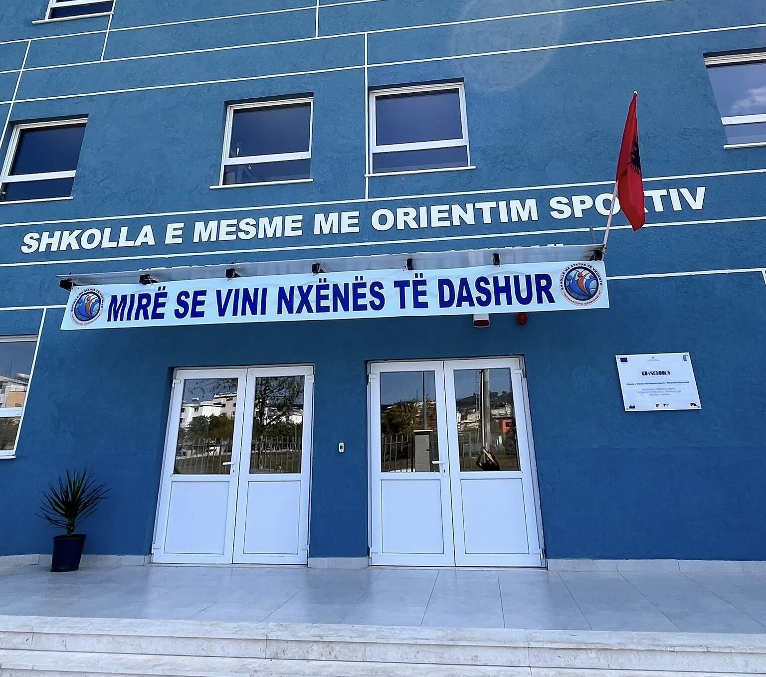 Kryebashkiakja e Durrësit uron nxënësit për fillimin e vitit të ri shkollor