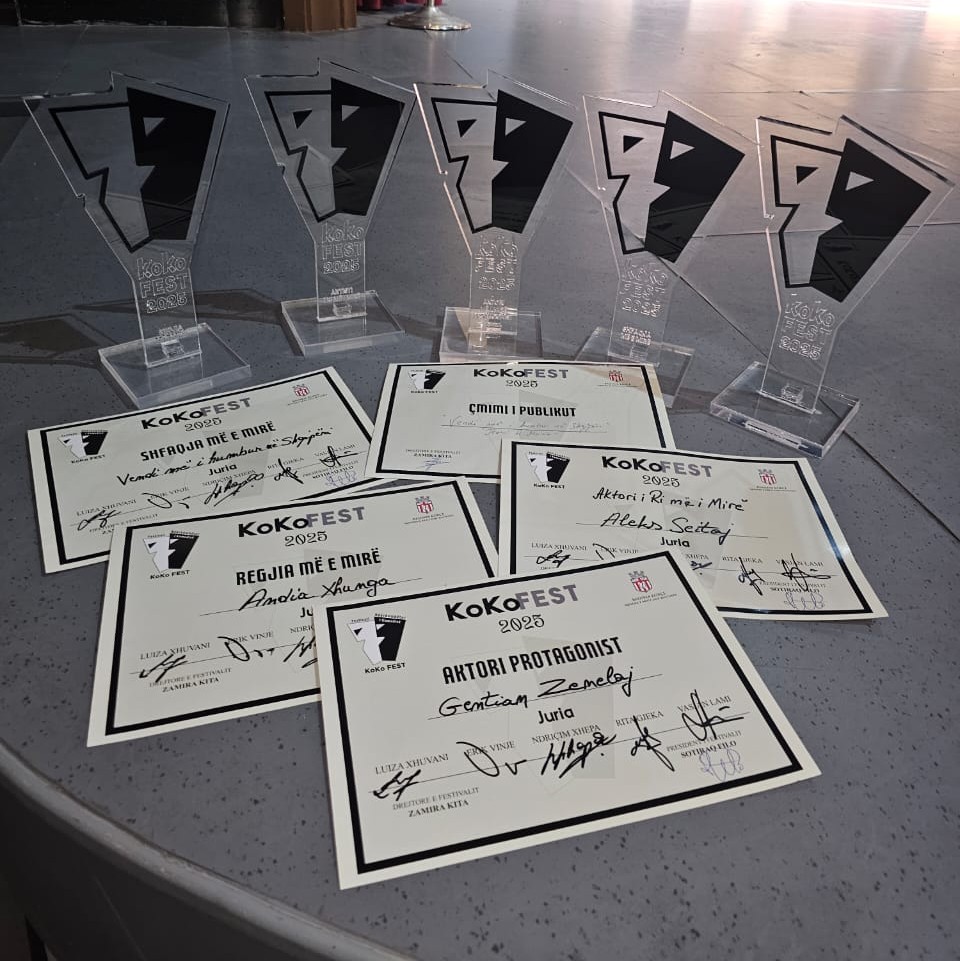 Trupa e teatrit &#8220;Aleksandër Moisiu&#8221; triumfon në Koko Fest, nderohet me 5 çmime