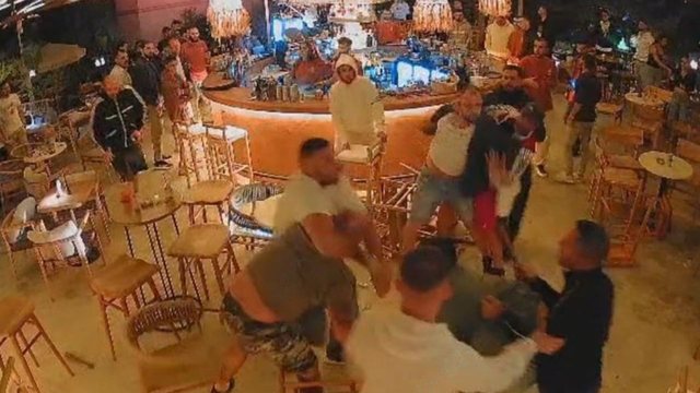 Sherri me thika e shkopa bejsbolli në lokal, policia zbardh ngjarjen: 2 të plagosur me mjet prerës&#8230;