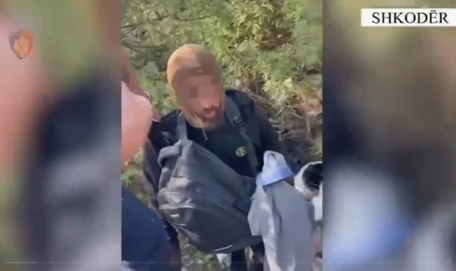 VIDEO/ Me kapuç dhe i fshehur në shkurre, dalin momentet e arrestimit të Ragip Gilës