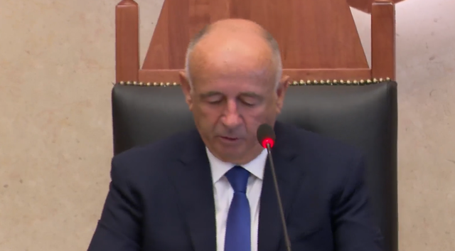 Me himnin kombëtar, nis seanca e parë plenare në Kuvend