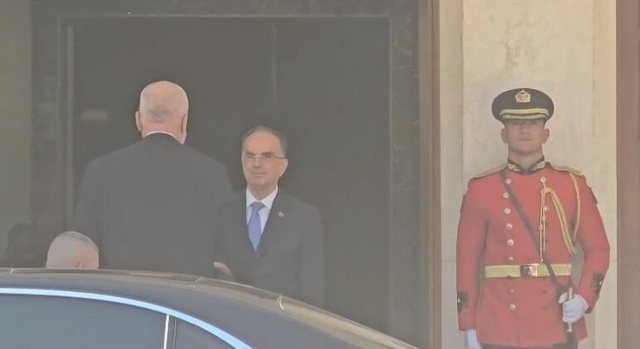 Rama mbërrin në Presidencë, i dorëzon emrat e kabinetit Presidentit Begaj
