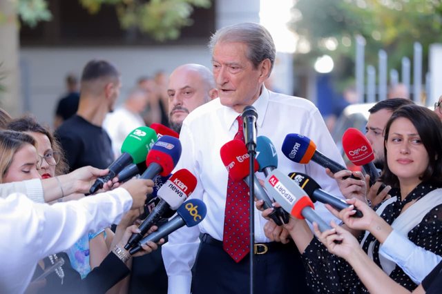 Berisha lexon mesazhin që la në SPAK: Dumani kërkoi të përdhosë Kushtetutën për të zgjatur mandatin e tij