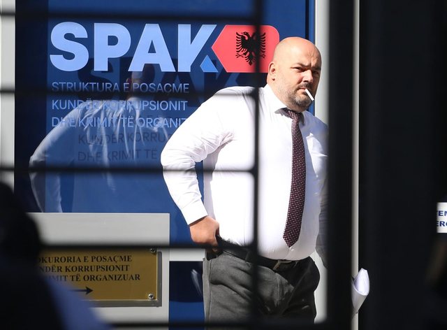 Akuzohet se ka marrë 8 mijë euro ryshfet, avokati Besart Logu paraqitet në SPAK