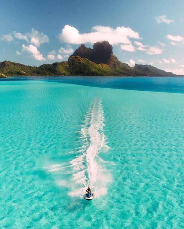 Pse laguna e Bora Bora-s është kaq blu?