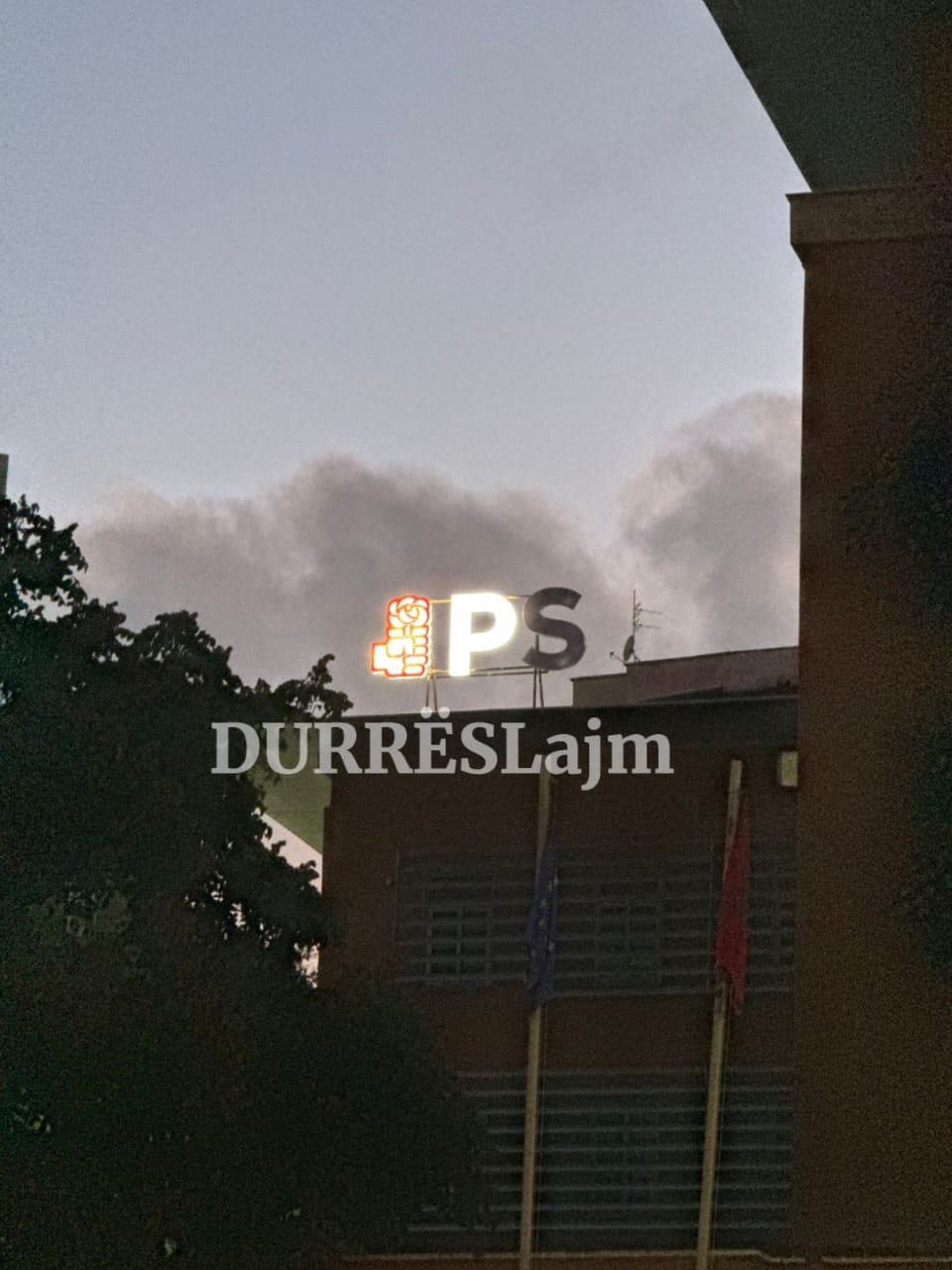 FOTOLAJM/ PS Durrës i fiken dritat