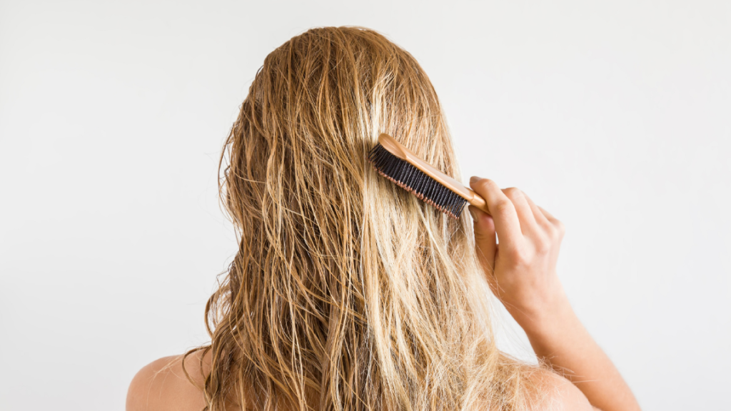 Studimi që ju tregon se pse i keni krehur flokët gjithmonë gabim