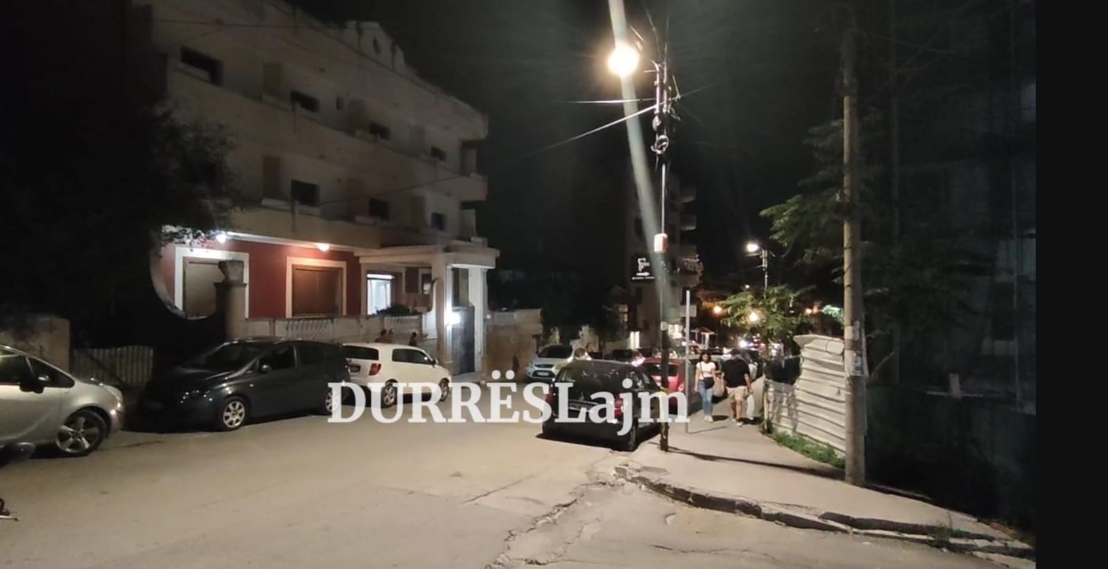 Shpërthim i kontrolluar në Durrës, tritol pranë një hoteli në lagjen nr.1 (VIDEO)