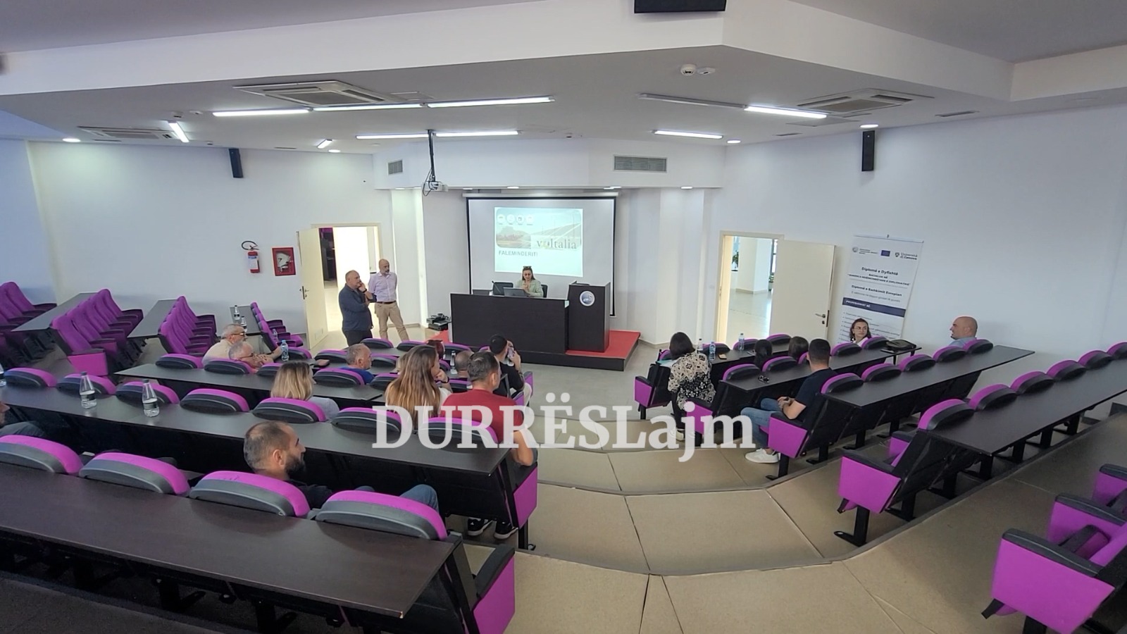 Zhvillohet dëgjesa publike për Parkun Fotovoltaik të Spitallës, interes mjaft i ulët në sallë (VIDEO)