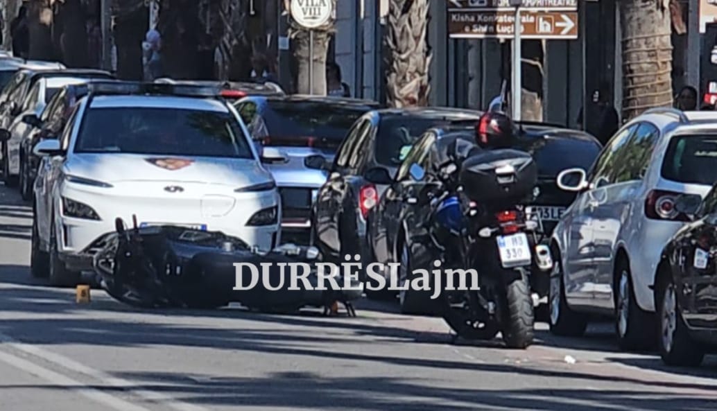 Motori aksidenton një këmbësor në qendër të Durrësit