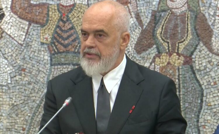 Tensionet në Kuvend, ironizon Rama: Diella me tha mos e pengo kundërshtarin gabon