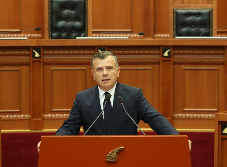 Balla ironi me opozitën: Dhunuat seancën e kaluar, pas një jave doni të jepni mendim