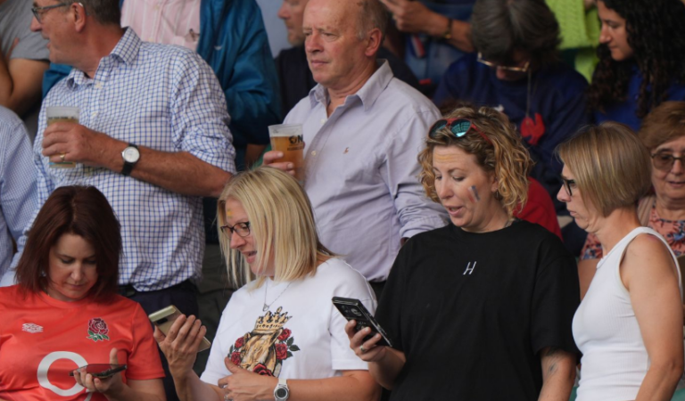 Dhjetëra milionë qytetarë në Britani morën në telefona mesazhe alarmi