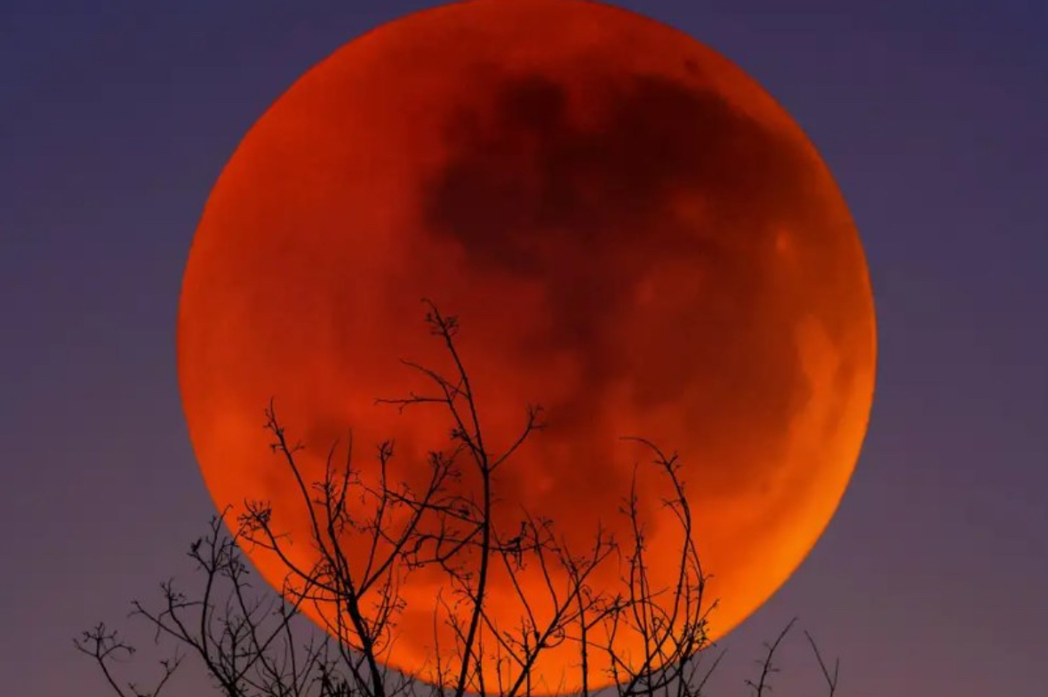 Nata që do të skuqë qiellin dhe eklipsi total hënor, çfarë do të ndodhë më 7 shtator