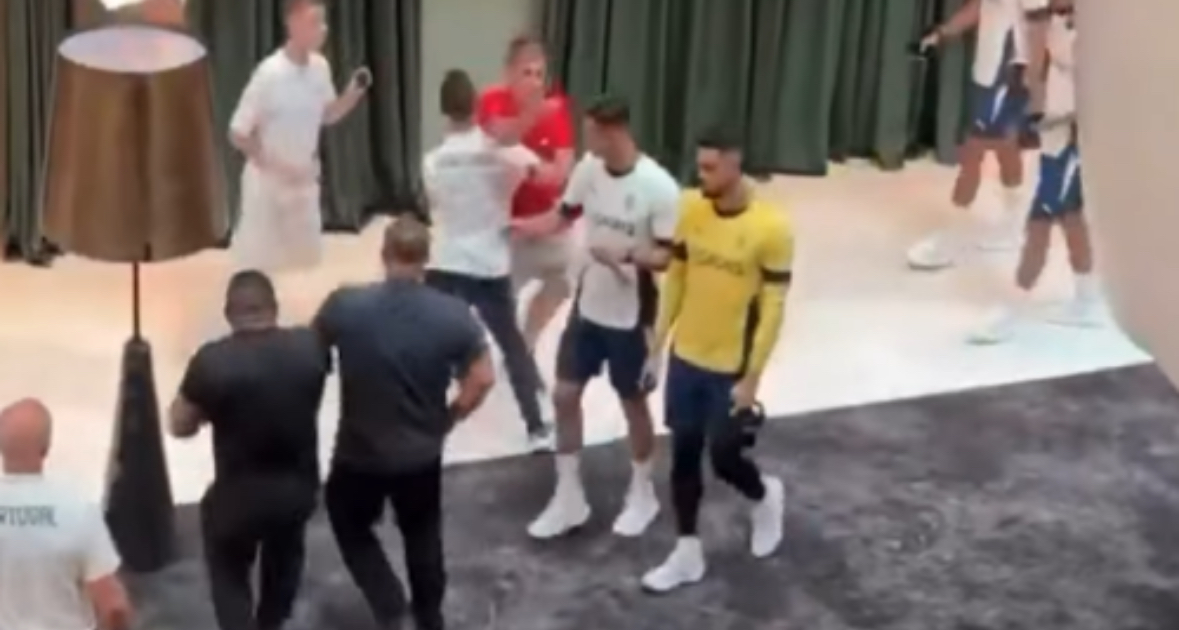 Ronaldo shtyn me forcë fansin që i kërkoi foto