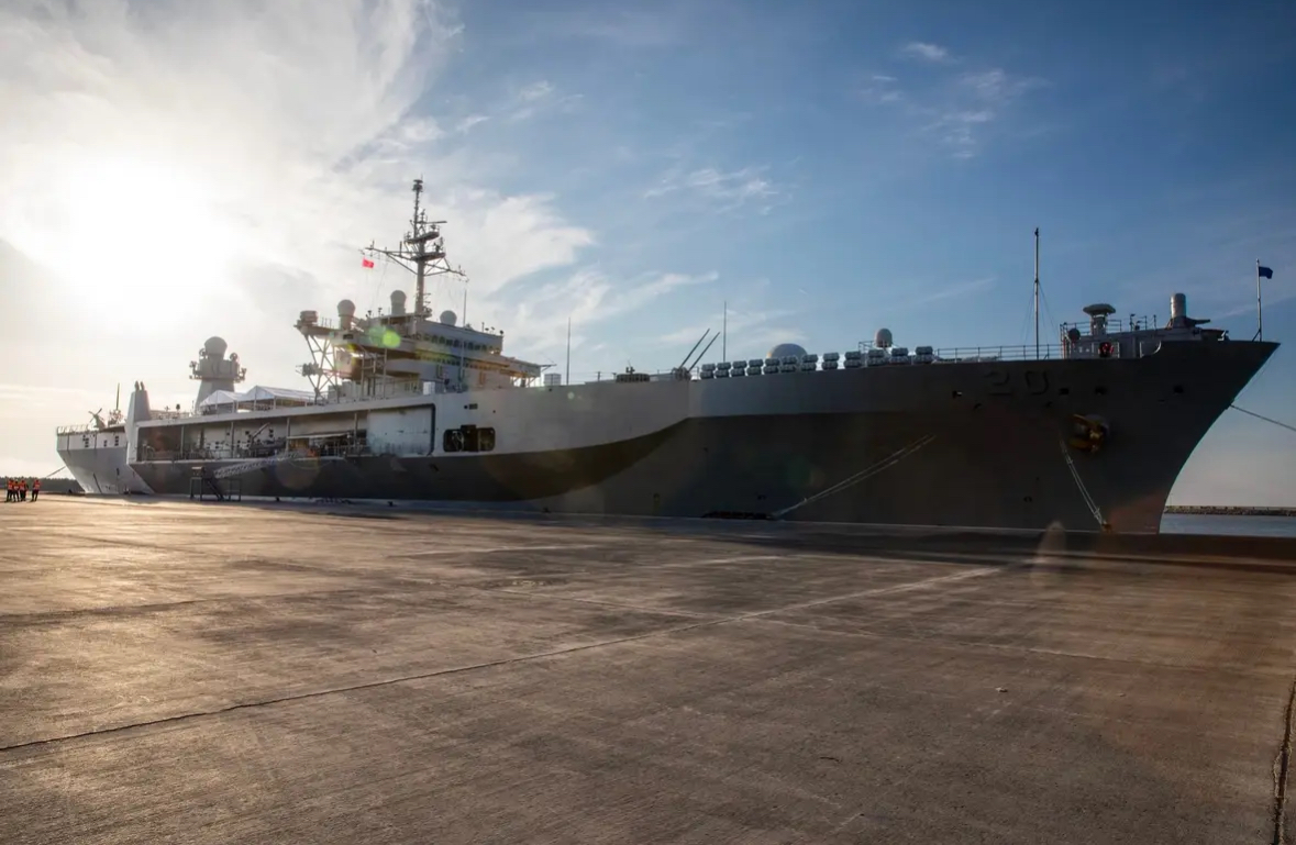 Video/ Mbërrin në Porto Romano anija luftarake amerikane, ambasada e SHBA: Partneritet i fortë mes dy vendeve tona