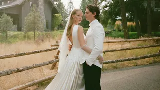 Çifti i njohur kurorëzon dashurinë me një ceremoni elegante në Idaho