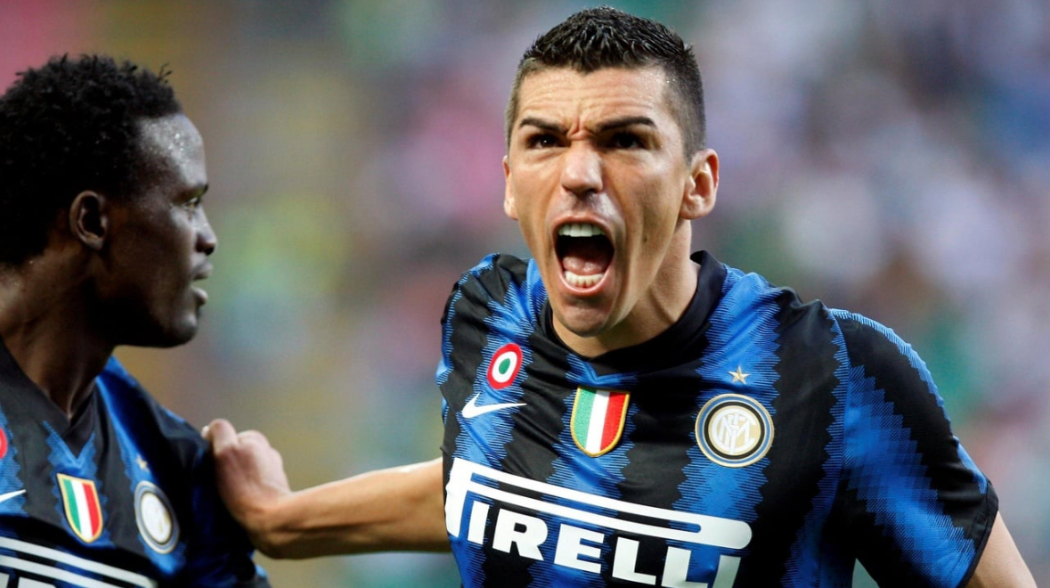 Ish-mbrojtësi i Interit shpëton për mrekulli: Alkooli në oxhak, flakët në fytyrë, u hodha në pishinë