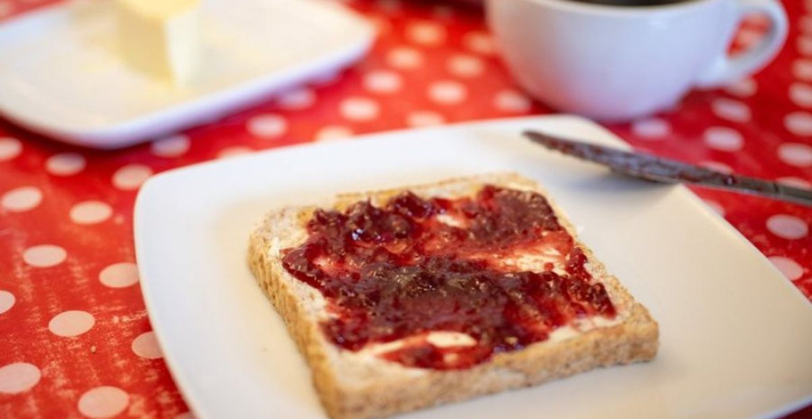 Mjekët: Anashkalimi i mëngjesit ose ngrënia e tij vonë, e dëmshme për ju 