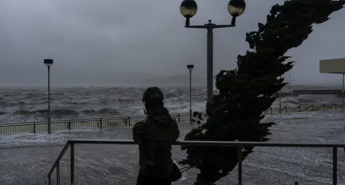Tajfuni më i fuqishëm i vitit, “Ragasa” godet Kinën jugore/ Miliona të evakuuar, dhjetëra viktima në Tajvan