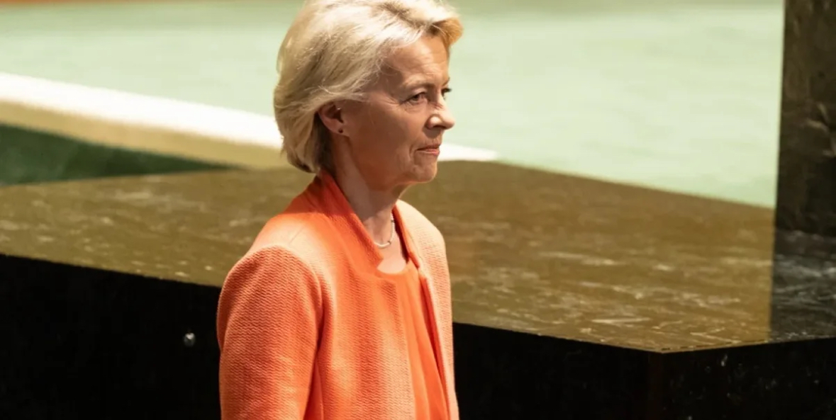 Von der Leyen mbështet moshën minimale për akses në rrjetet sociale 