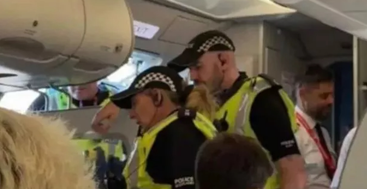 Pasagjeri po “hante” pasaportën, avioni bën ulje emergjente në Paris 