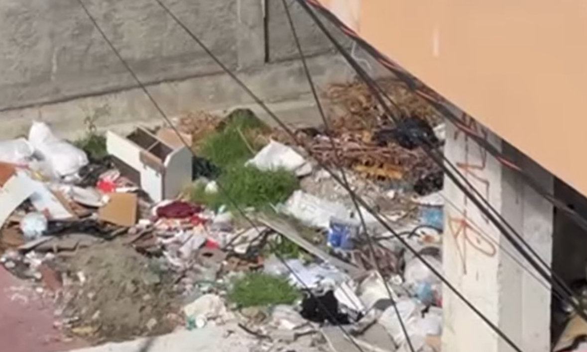 Pallati i kthyer në venddepozitimi mbetjesh