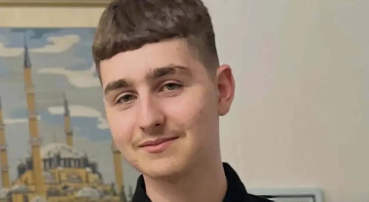 Zhduket 15-vjeçari nga Gjirokastra, familjarët kërkojnë ndihmë për gjetjen e tij: U nis pa para drejt Tiranës, mund…