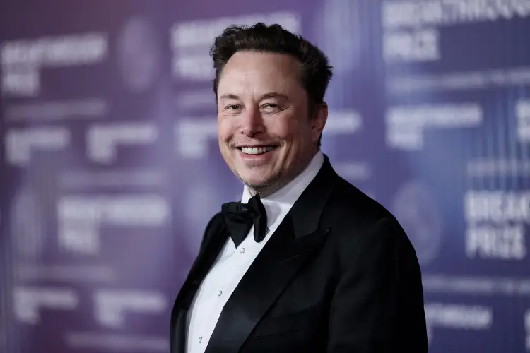 Elon Musk drejt titullit të parë të “trilionerit” në botë