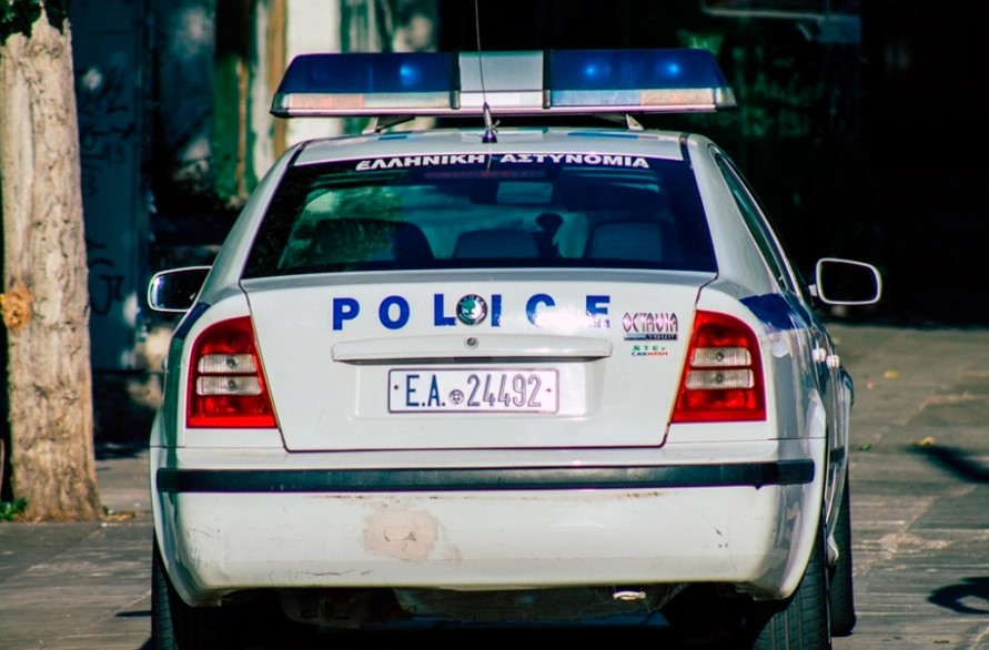 Krim i rëndë në familje, 50-vjeçari mbyt motrën me qese, më pas telefonon policinë