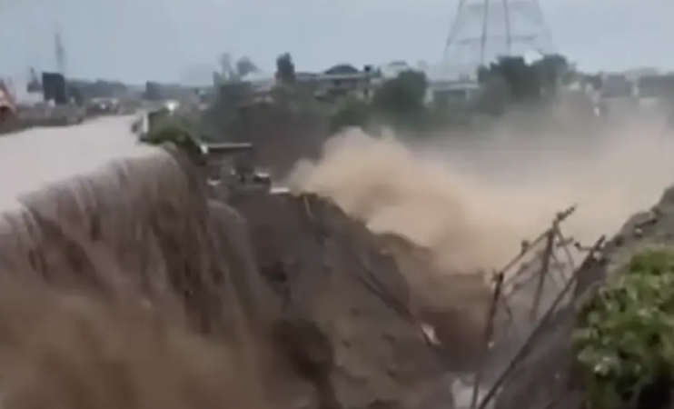 India në kaos nga rrëshqitjet e dheut, 15 viktima, dhjetëra të zhdukur