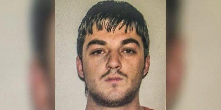 Kush është Barush Bregu, i shpallur në kërkim për përfshirjen në masakrën me 2 të vrarë e 2 të plagosur