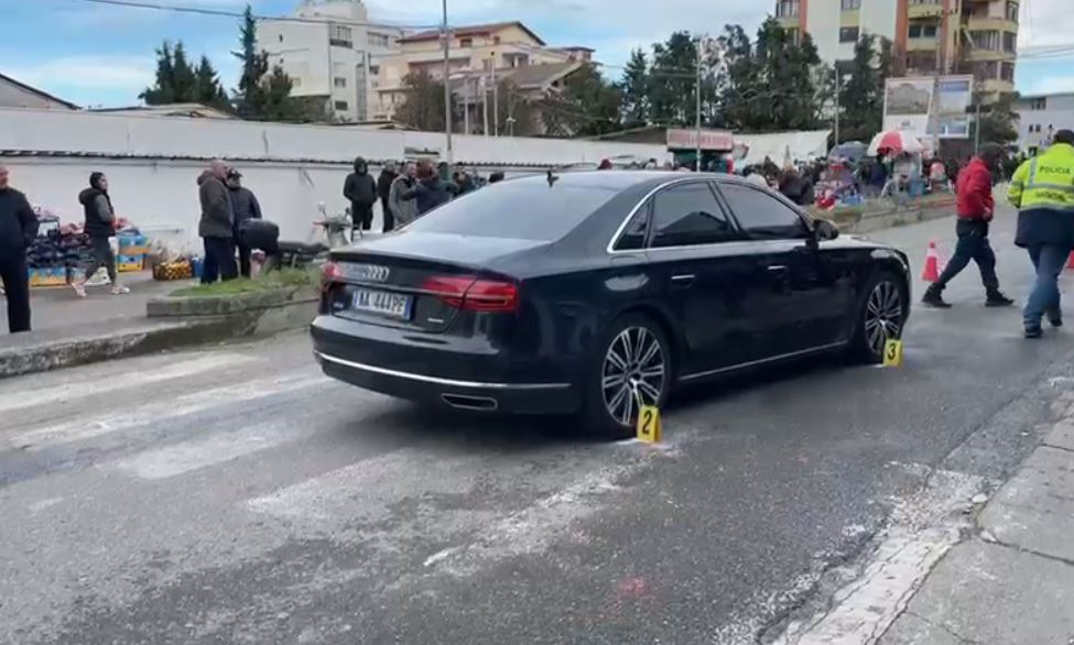 Humbi kontrollin e automjetit dhe doli nga rruga, plagosen dy persona
