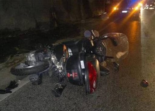 Motori del nga rruga pas mesnate, humb jetën 65-vjeçari