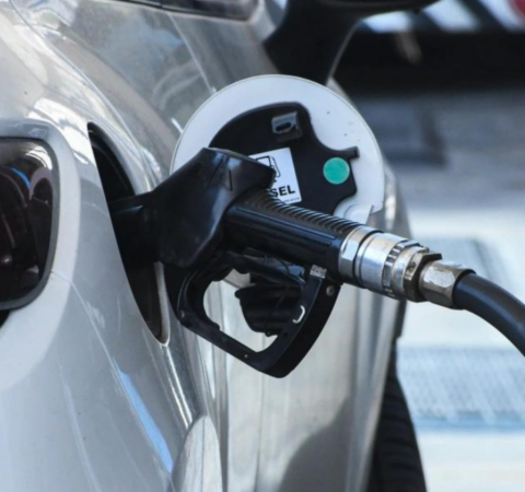 Hidhnin në makina më pak benzinë nga se tregonte pompa e karburantit. 22 të arrestuar në Greqi, kontrabanda me ‘rrënjë’ nga Rumania e Bullgaria