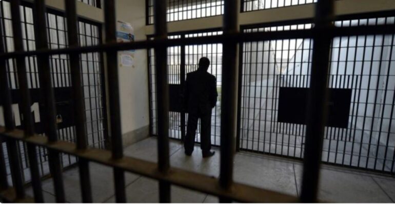 Një i burgosur tenton arratisjen nga burgu i Fierit (EMRI)