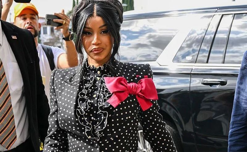 “Më çau fytyrën me thonj dhe më pështy”- Cardi B nga akuzat për sulm ndaj rojes së sigurisë