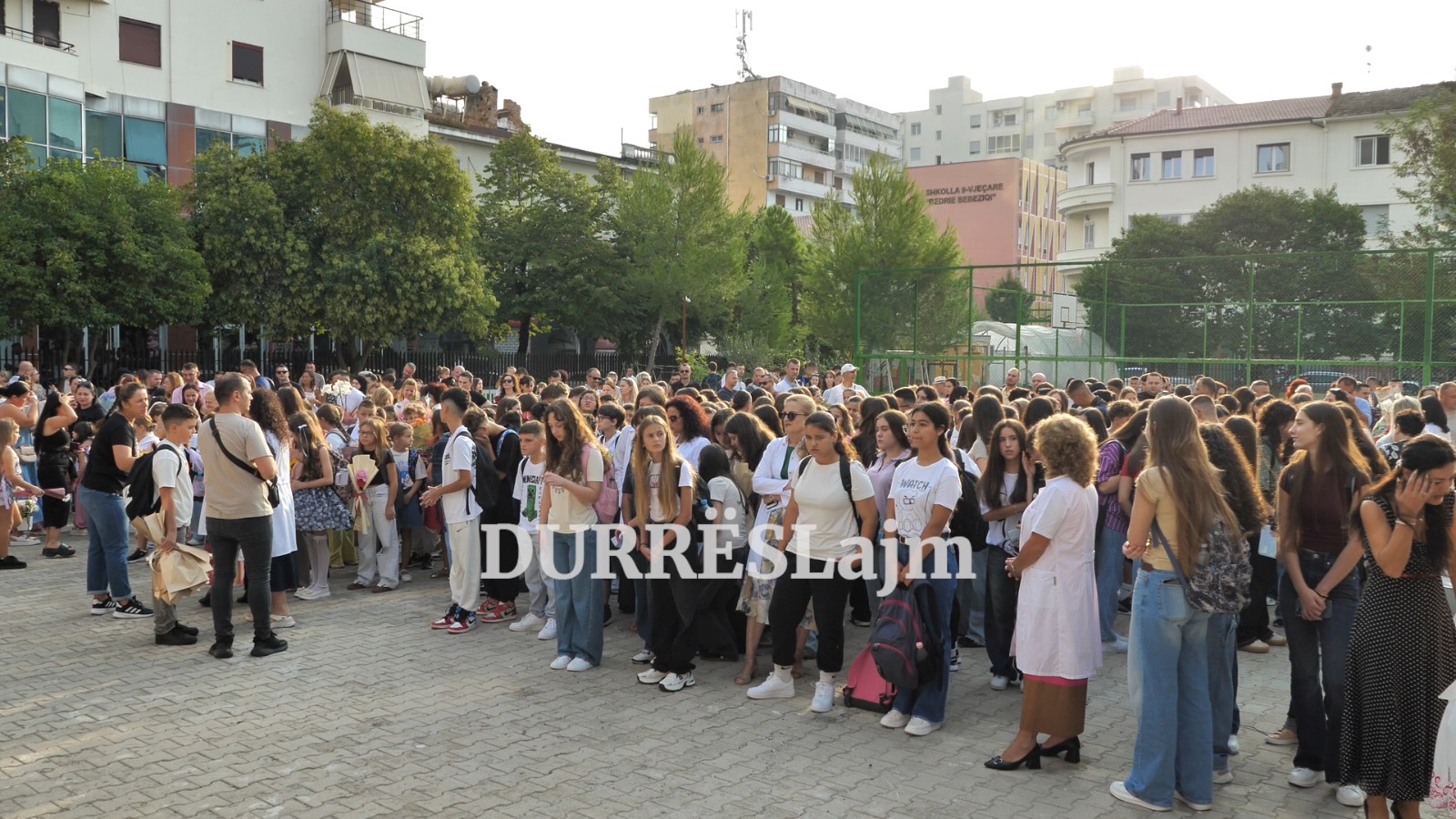 Nis viti i ri shkollor në Durrës, edhe shkollat 9-vjeçare me oficer sigurie (VIDEO)